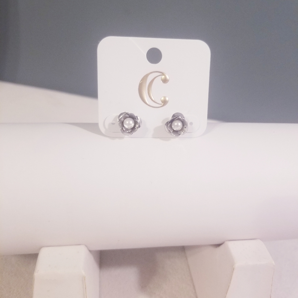 NWT Charming Charlie Flower & Faux Pearl Stud Earrings Sterling Silver